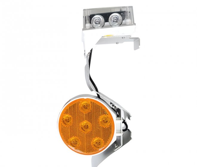 Solar guardrail delineator light